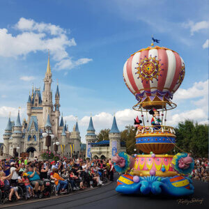 magic-kingdom-parade-mickey-and-minnie_v2